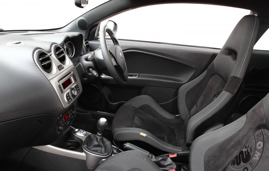 Интерьер Alfa Romeo MiTo Quadrifoglio Verde (955) 2011 года  (AU) (фото 9 из 21)
